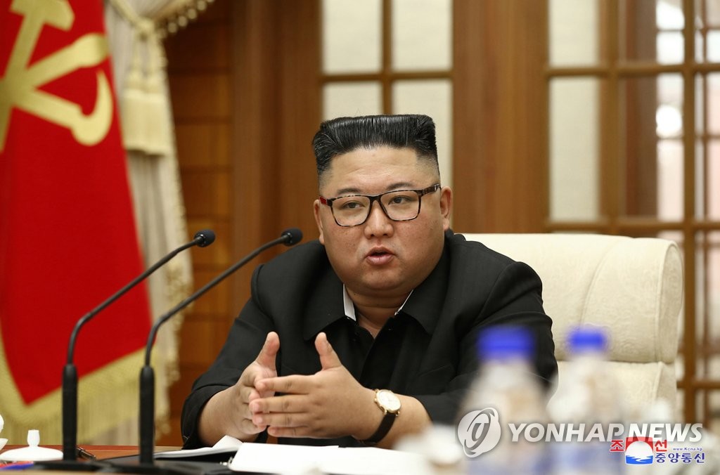 정치국회의 참석한 김정은 국무위원장