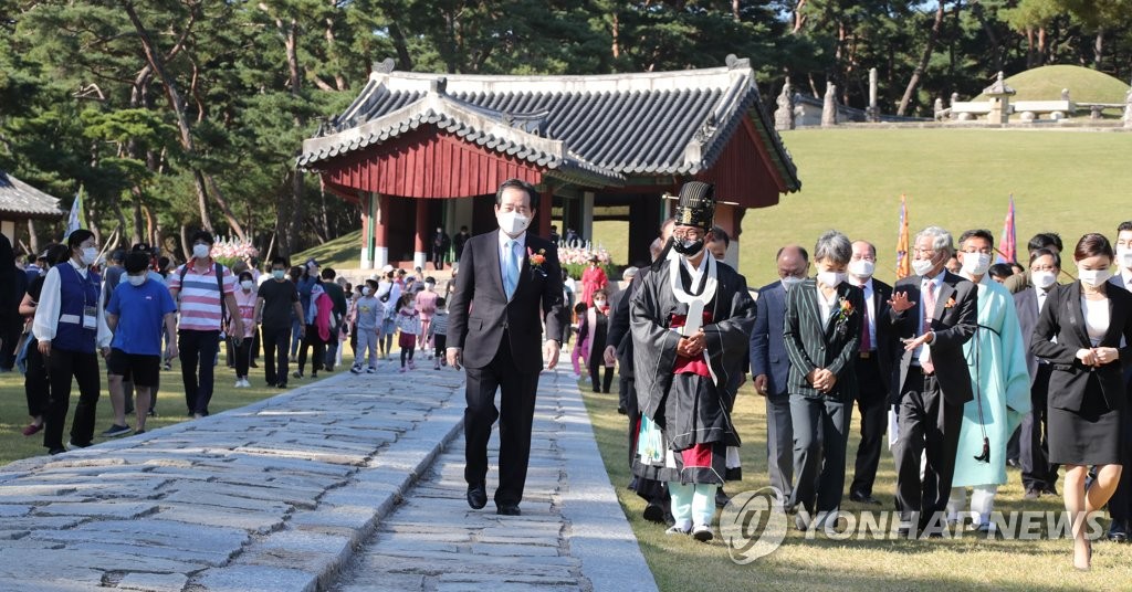 어도를 걷는 정세균 총리