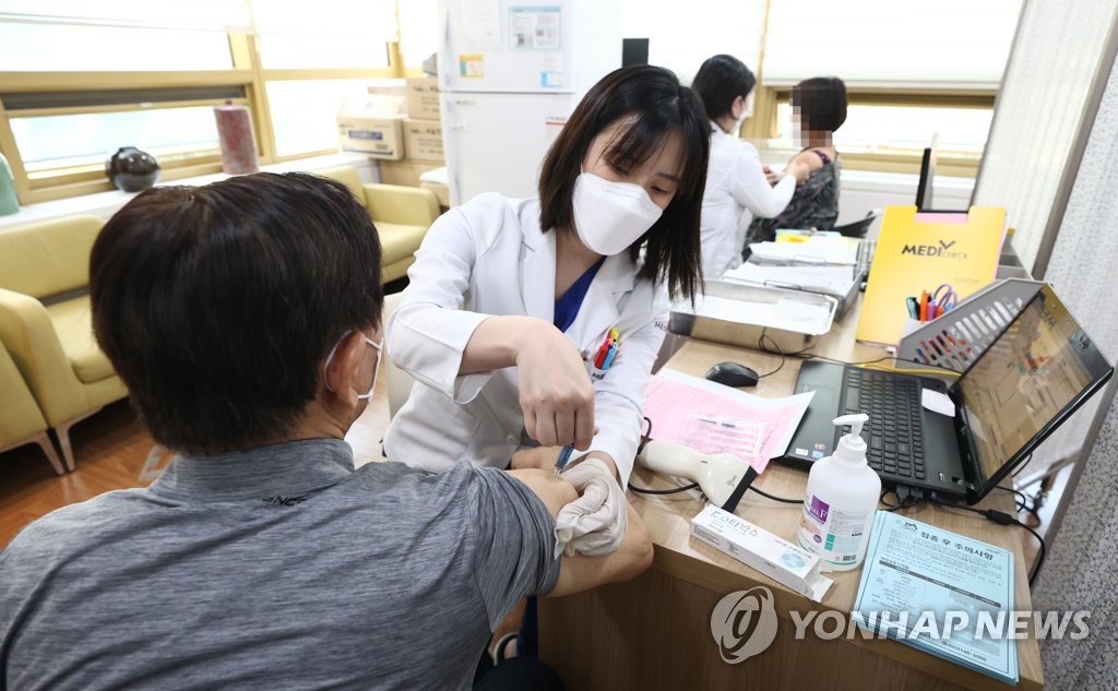Free flu vaccination for elderly people begins Free flu vaccination for elderly people begins