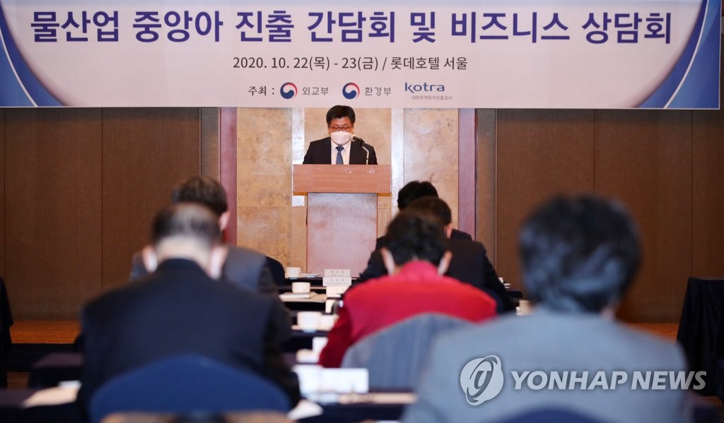 인사말하는 윤현수 심의관