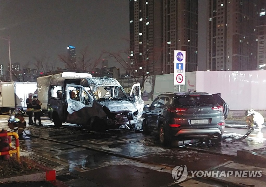 인천 송도국제도시서 음주 차량 추돌로 화재…운전자 도주