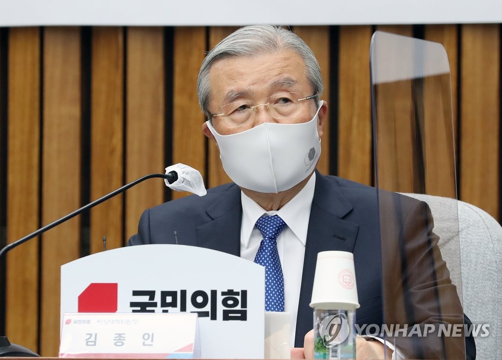 발언하는 김종인 비대위원장