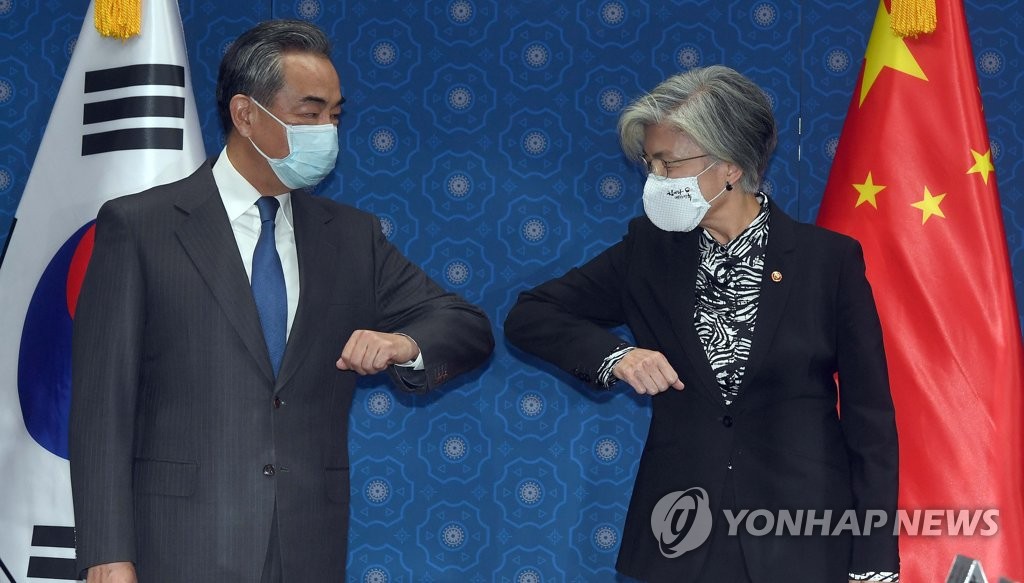 韓中外相があいさつ 韓中外相があいさつ