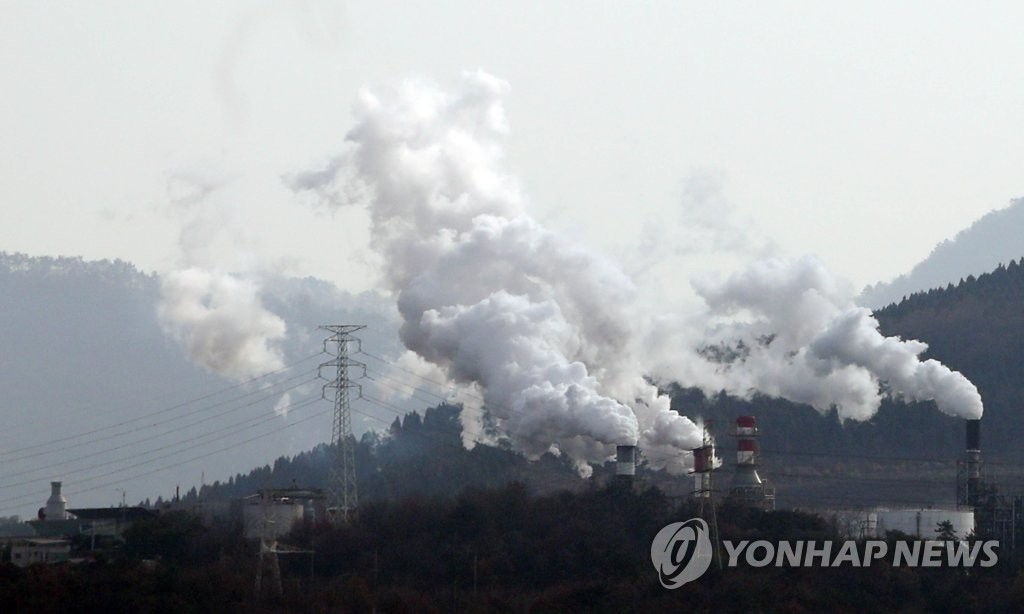 수증기 내뿜는 공장