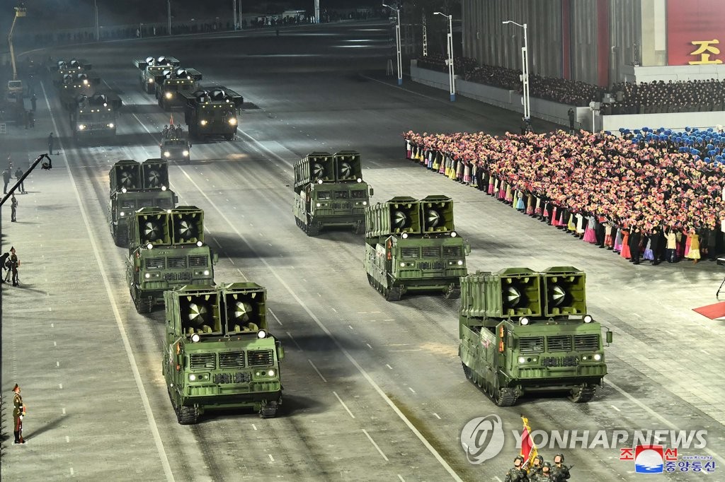 북 제8차 당대회 기념 야간열병식…전략·전술무기 등장