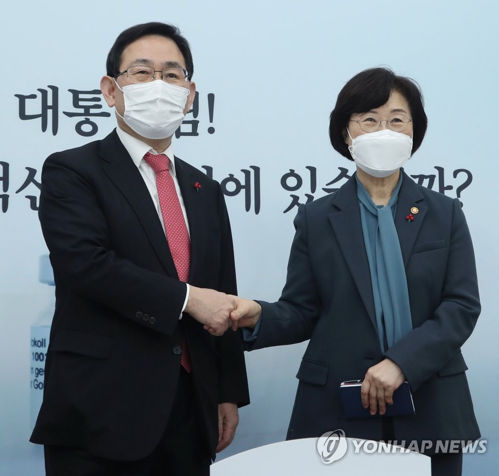 Opposition party whip meets gender equality minister Opposition party whip meets gender equality minister