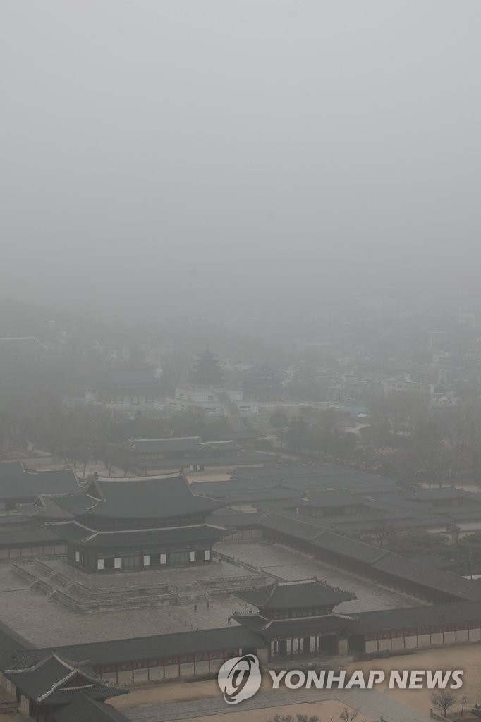 Fog-covered palace Fog-covered palace