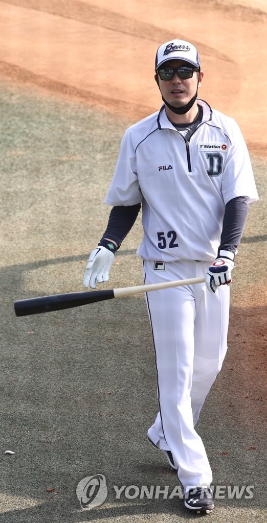 훈련하는 두산 김재호