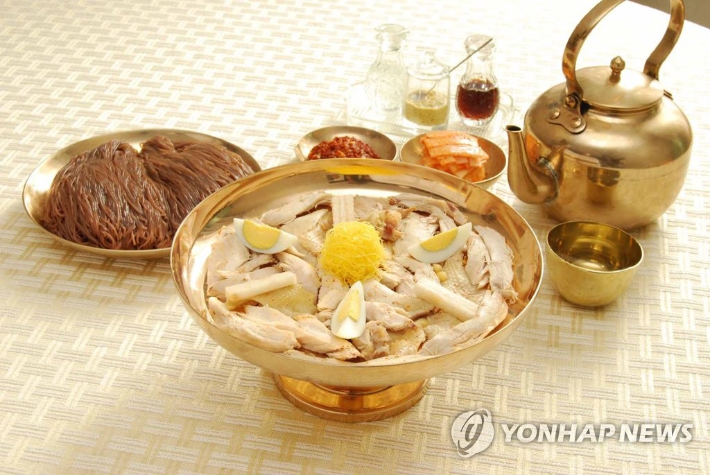 북한 옥류관의 '고기쟁반국수'