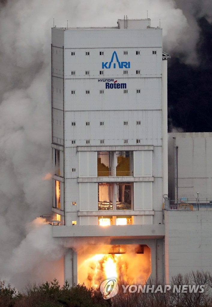 La deuxième expérimentation de combustion de moteurs de la première étape du lanceur spatial Nuri construit localement est en cours au centre spatial de Naro à Goheung, à 485 km au sud de Séoul, le jeudi 25 février 2021. La Corée du Sud a effectué avec succès un test de combustion de Nuri, faisant un nouveau pas vers un lancement prévu en octobre.