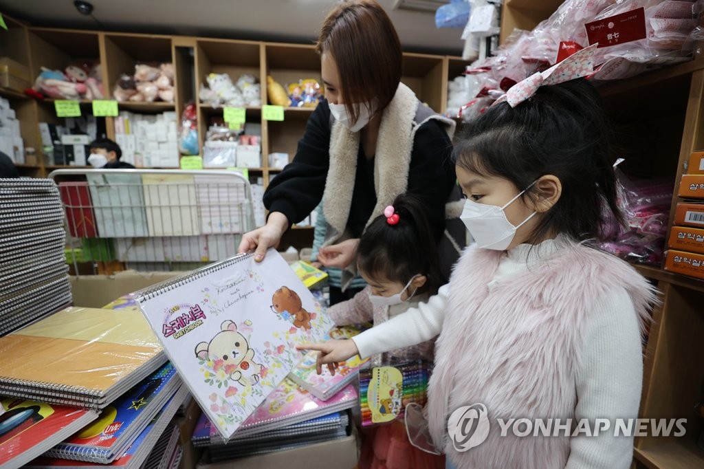 '친구들이랑 얼굴보고 그림 그릴거에요!'