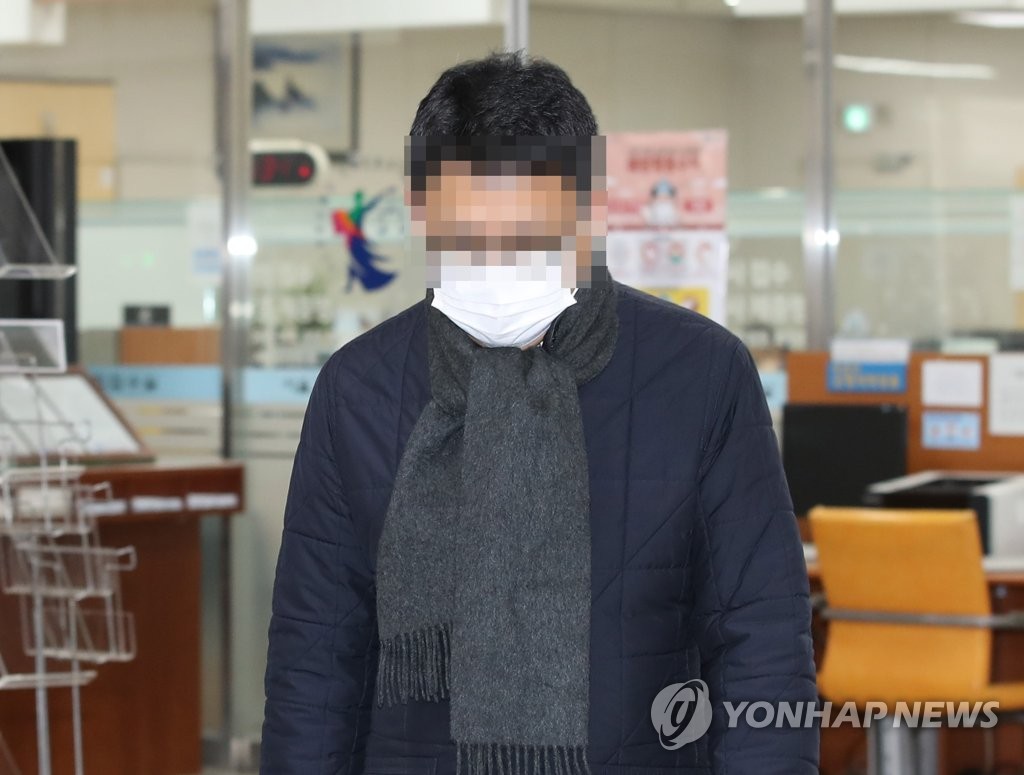 '고 김홍영 검사 폭행' 김대현 전 부장검사, 법정으로