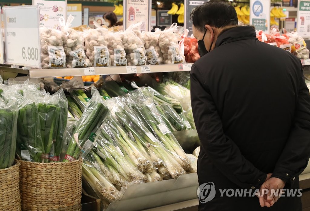 소비자물가, 1년만에 최고상승…파 227.5%↑·달걀 41.7%↑