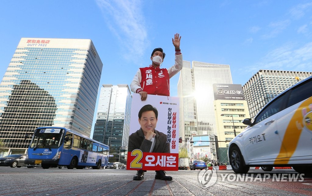 시민들에게 인사하는 오세훈