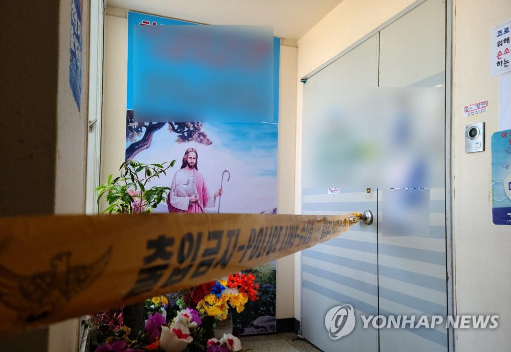 살인 및 사체유기 혐의로 체포된 A씨 주거지