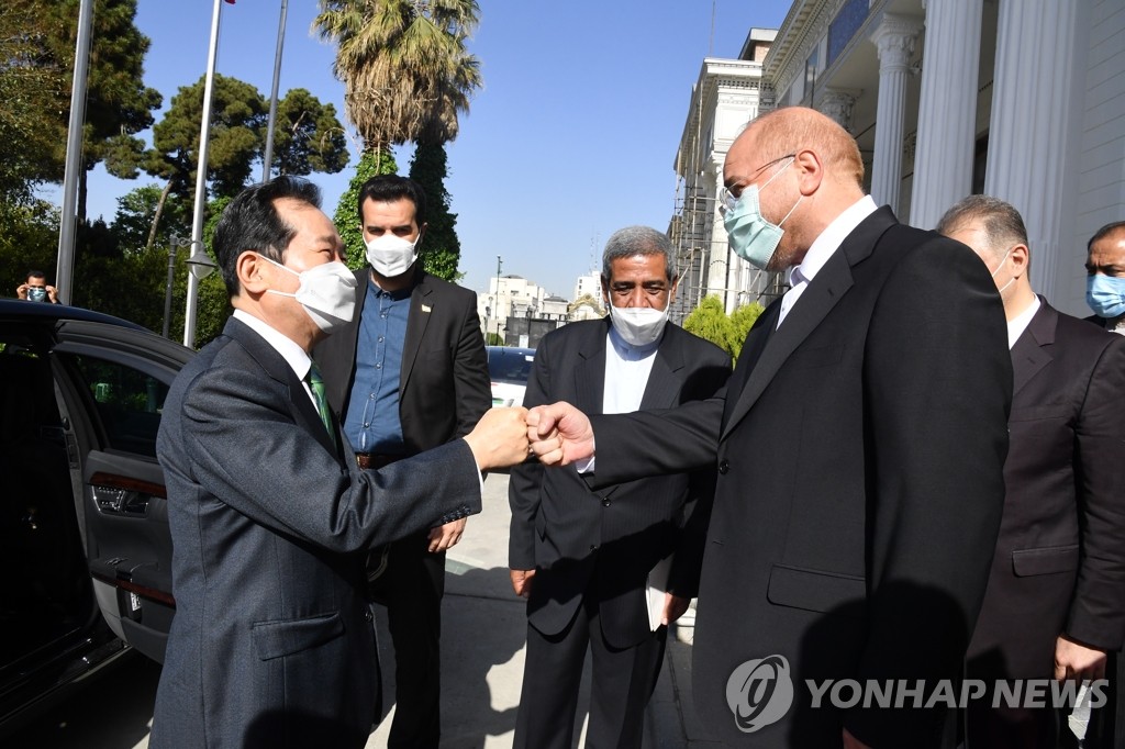 S. Korean PM meets Iranian parliamentary leader S. Korean PM meets Iranian parliamentary leader
