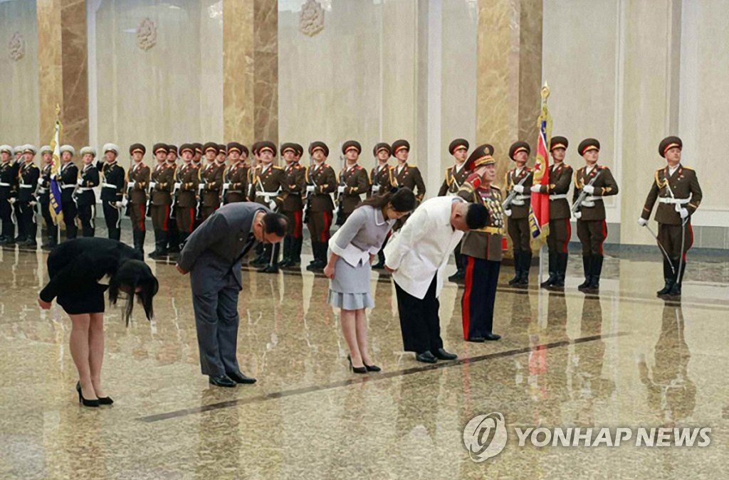 「太陽節」 金正恩氏が参拝 「太陽節」 金正恩氏が参拝