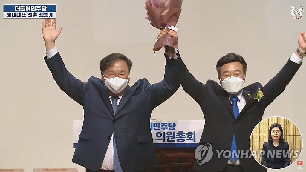 인사하는 민주당 윤호중 신임 원내대표