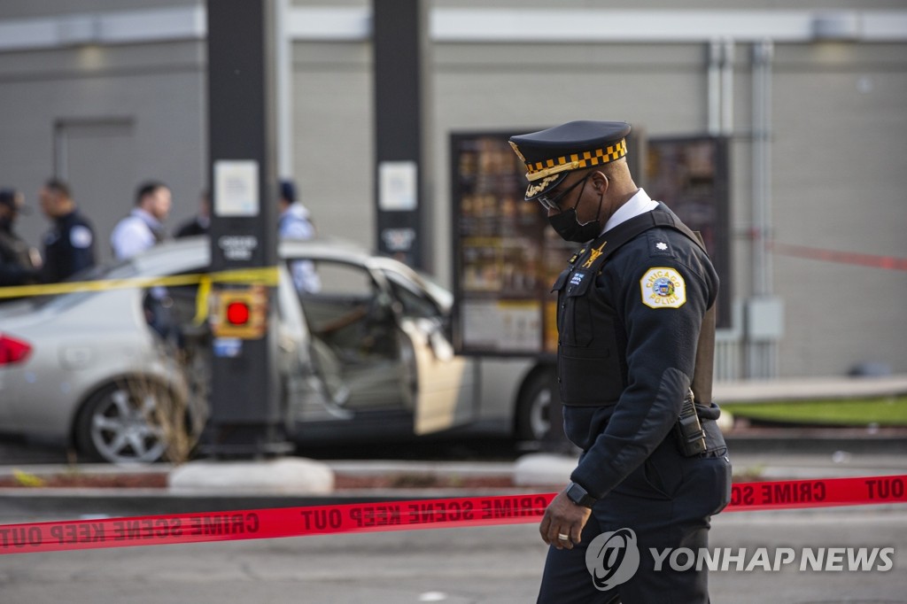 7세 여아 숨진 미 시카고 맥도날드 매장 총격 현장