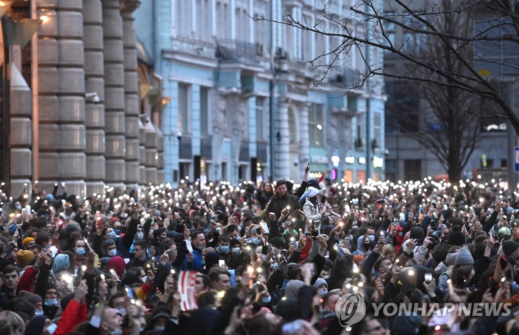 러시아 전역서 나발니 석방 촉구 시위…"1천여명 체포"