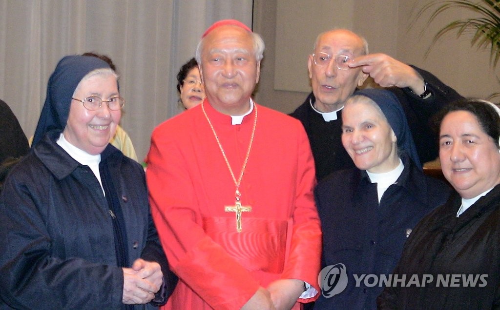 In this file photo taken in March 2006, Nicholas Cheong Jin-suk (C) poses after he was ordained as a cardinal by Pope Benedict XVI in Vatican City. (Yonhap)