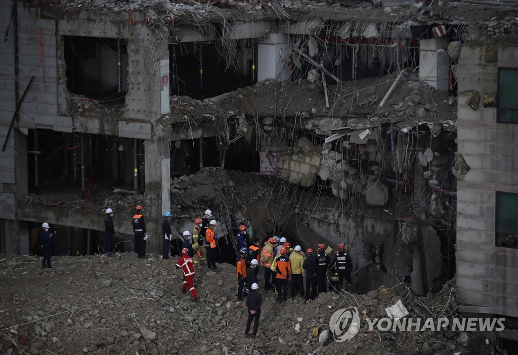 서울 장위10구역 철거 현장서 건물 붕괴…노동자 1명 매몰