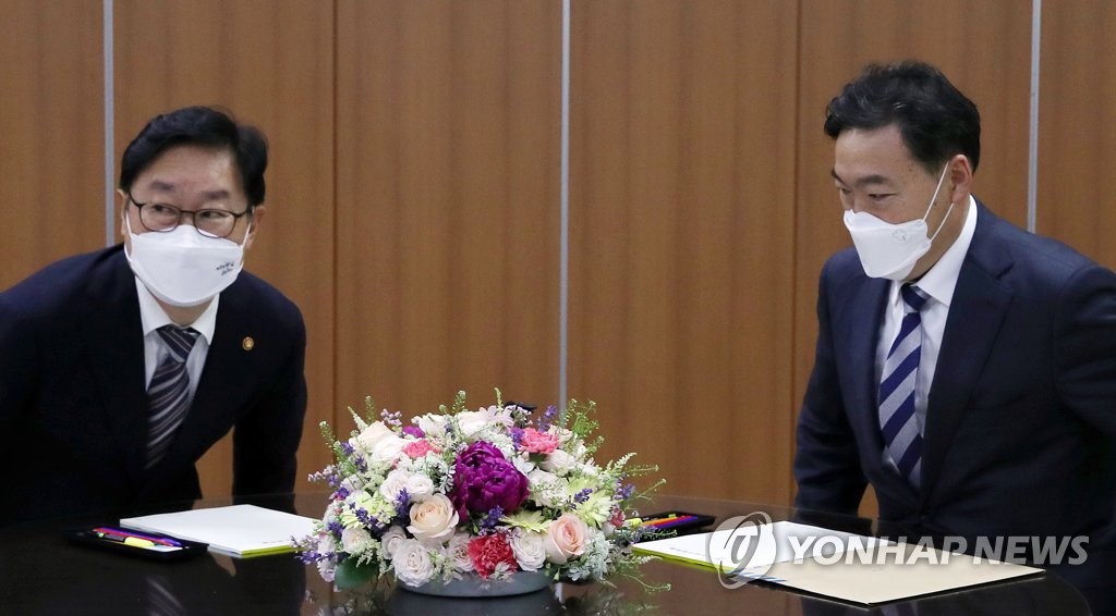 박범계 법무부 장관과 김오수 검찰총장