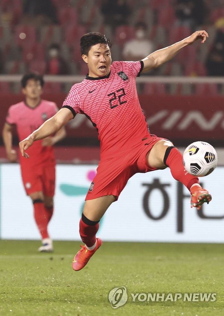 In this file photo from June 5, 2021, Kwon Chang-hoon of South Korea controls the ball against Turkmenistan during the teams' Group H match in the second round of the Asian qualification for the 2022 FIFA World Cup at Goyang Stadium in Goyang, Gyeonggi Province. (Yonhap)