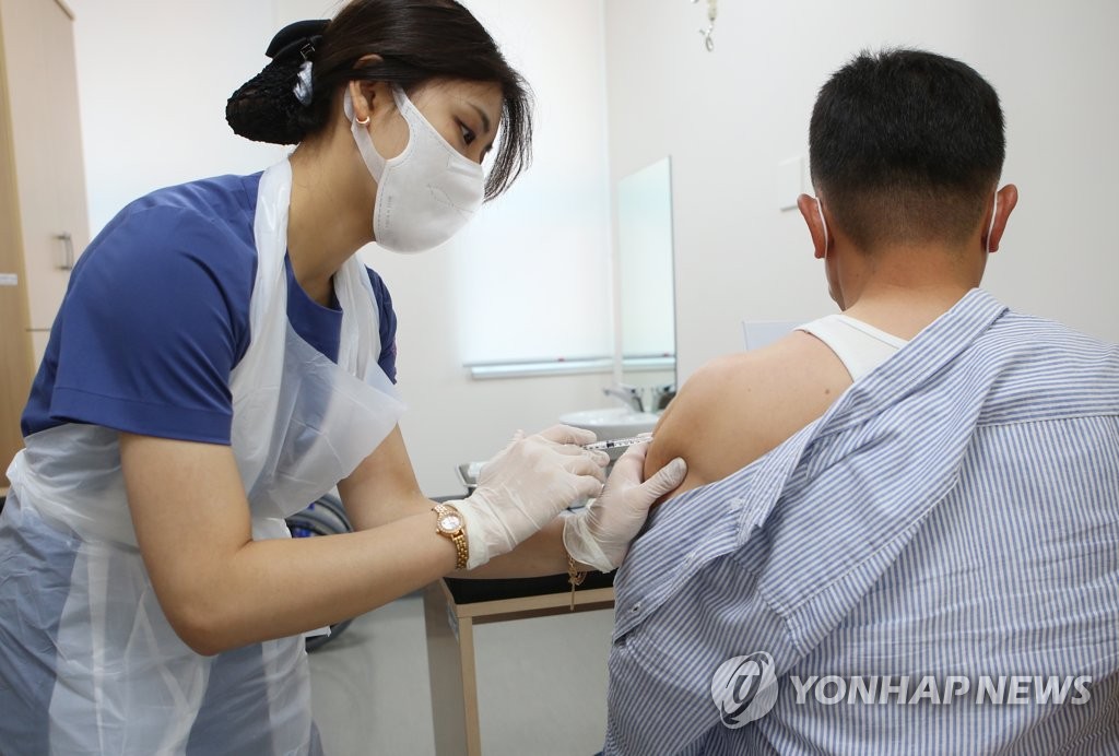 S. Korea starts to administrate 1st batch of Janssen vaccine S. Korea starts to administrate 1st batch of Janssen vaccine