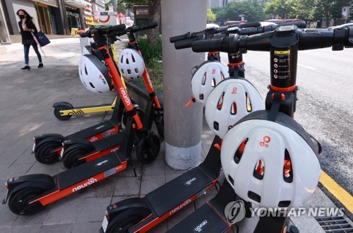 전동킥보드, 안전모와 함께