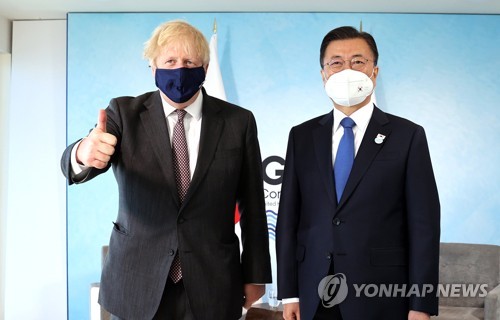 기념촬영하는 한-영국 정상