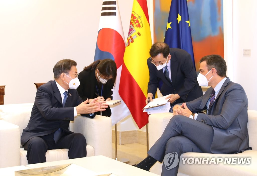 Moon with Spanish PM Moon with Spanish PM