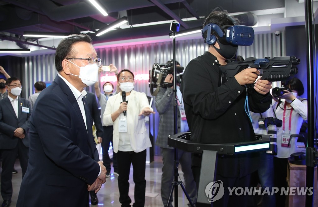 게임 관람하는 김부겸 총리