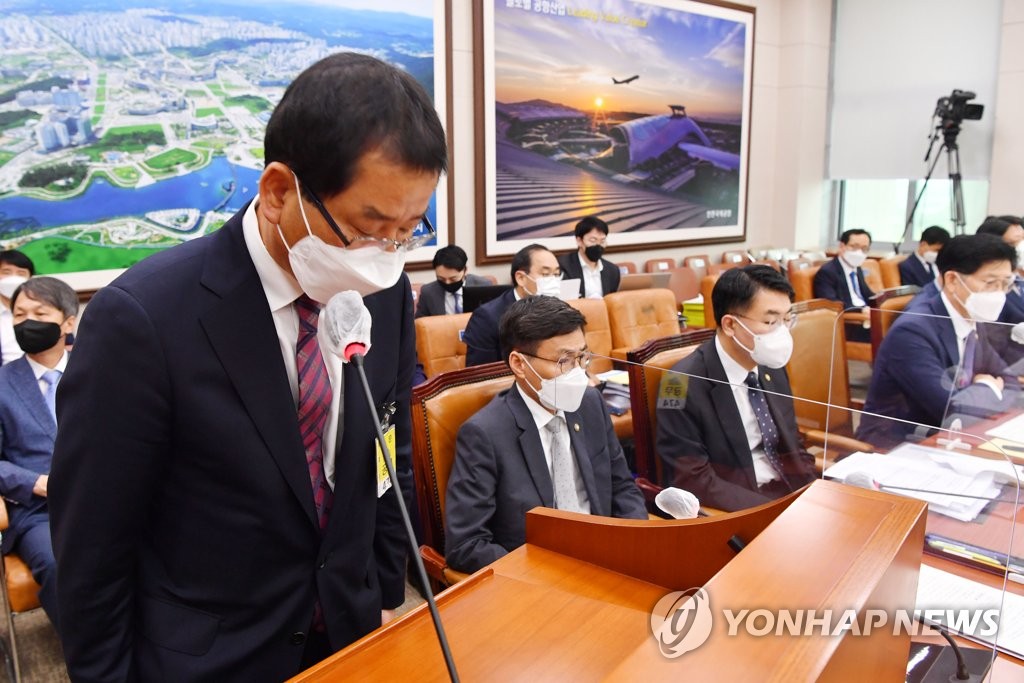 Real estate developer's chief at parliamentary session Real estate developer's chief at parliamentary session