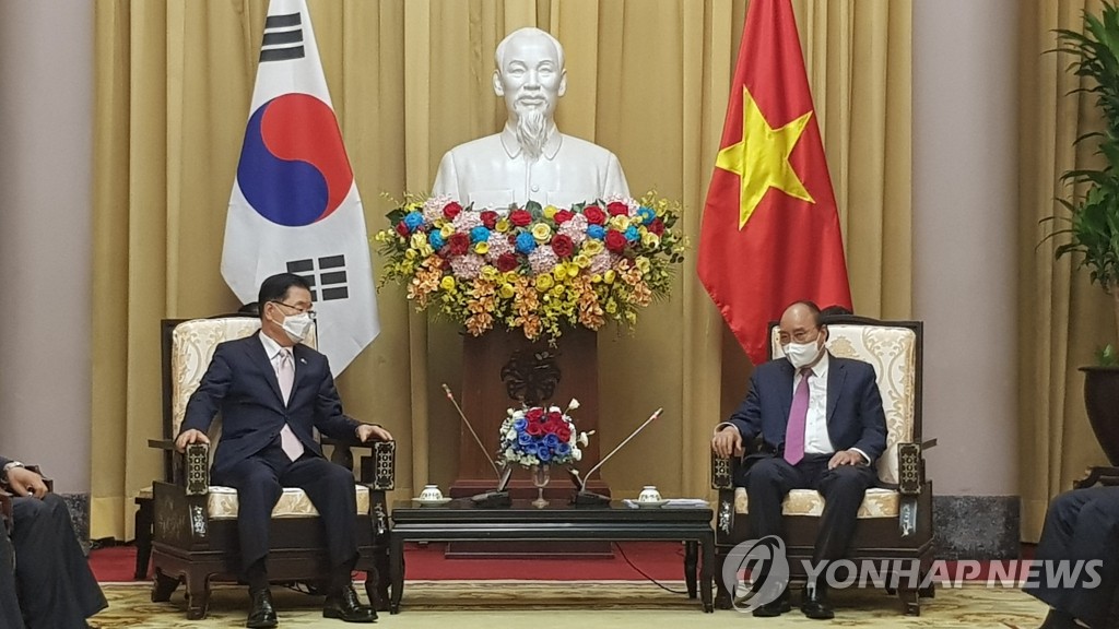 S. Korean FM meets Vietnamese president S. Korean FM meets Vietnamese president