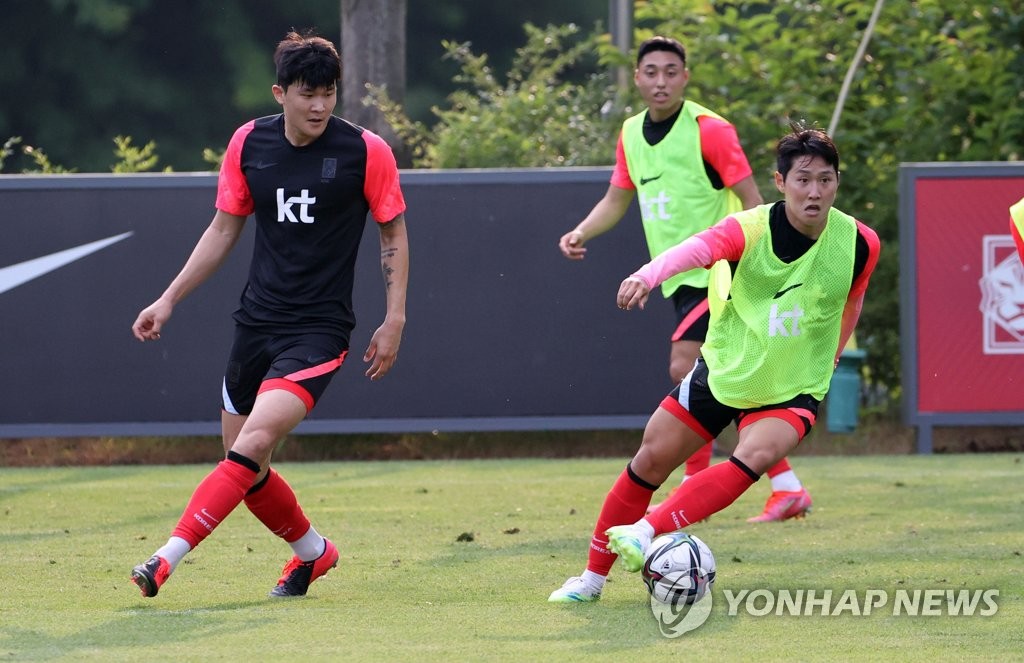 실전처럼 훈련하는 이강인과 김민재