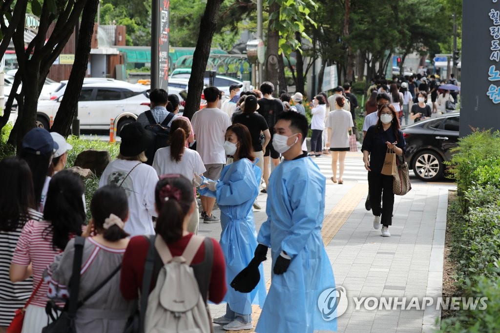재난문자 받고 검사받으러 몰려든 시민들