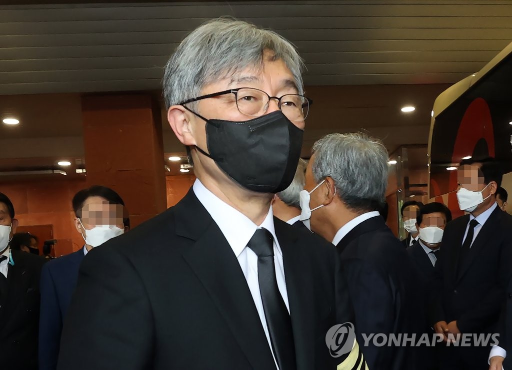 차량 향하는 최재형 전 감사원장