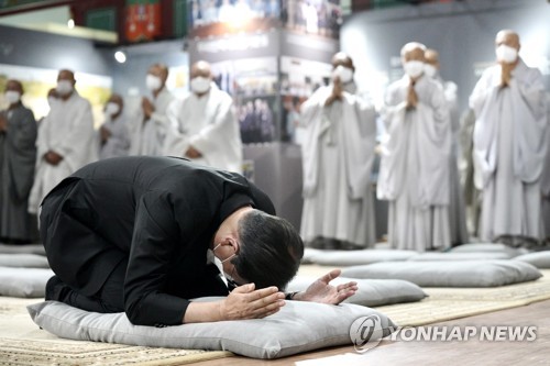 문 대통령, 월주스님 조문