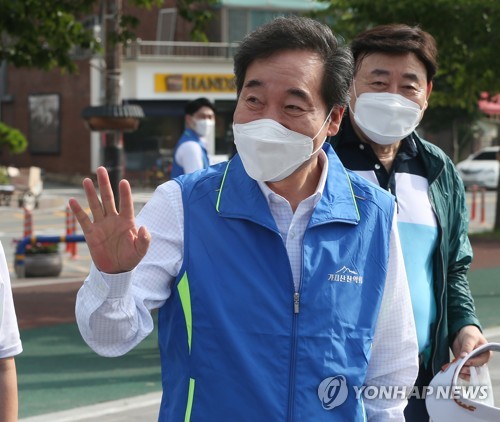 손 흔드는 이낙연