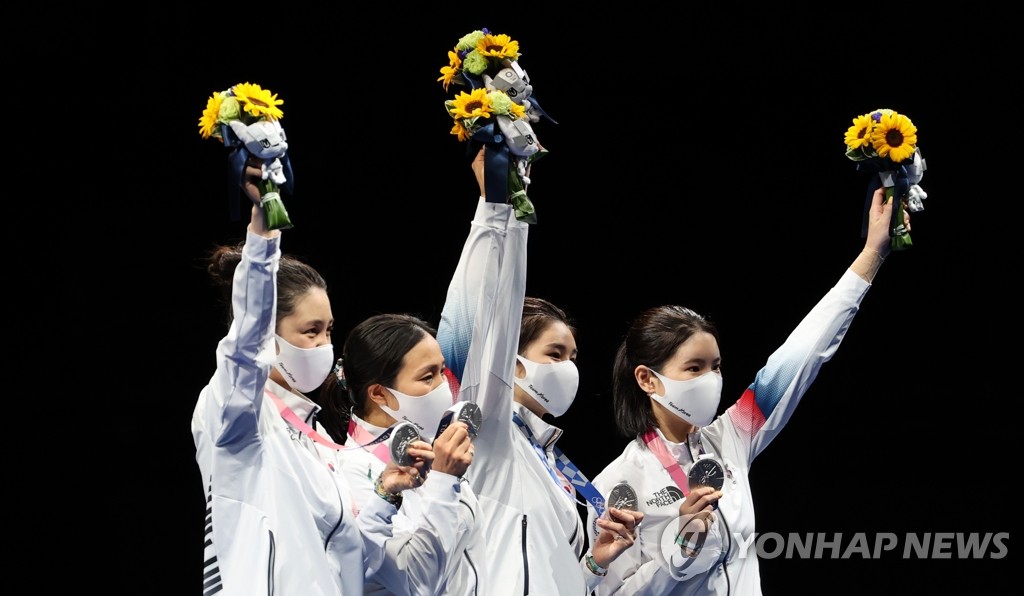 South Korea wins silver in women's team epee South Korea wins silver in women's team epee