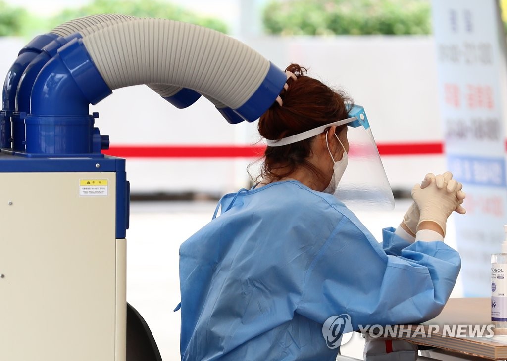 코로나19 확진자 23일 연속 네자릿수를 기록