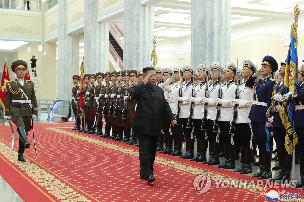 김정은, 사상 첫 전군지휘관 강습 주재…핵 언급 없어