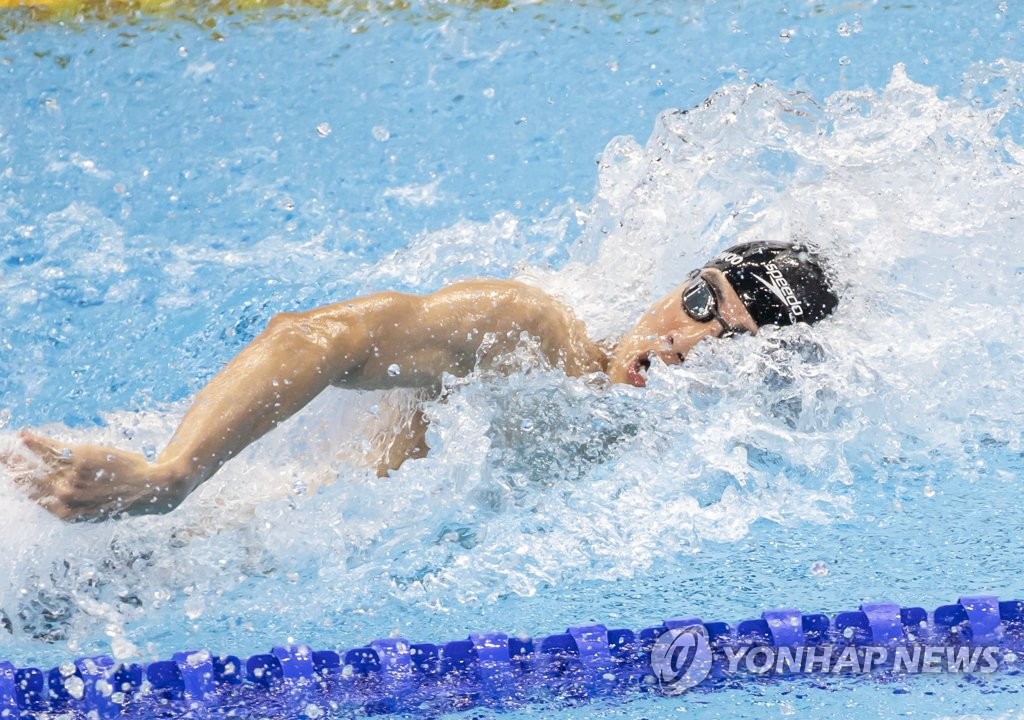 Swimmer Hwang competes in men's 50m freestyle heats Swimmer Hwang competes in men's 50m freestyle heats