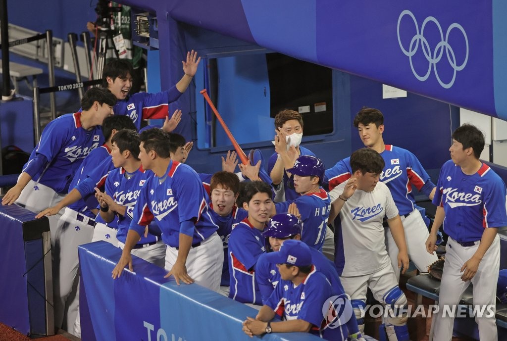 [올림픽] 한국 선취점, 축하받는 박해민