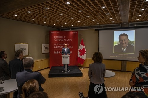 자국인 11년형 선고 입장 밝히는 주중 캐나다 차석대사