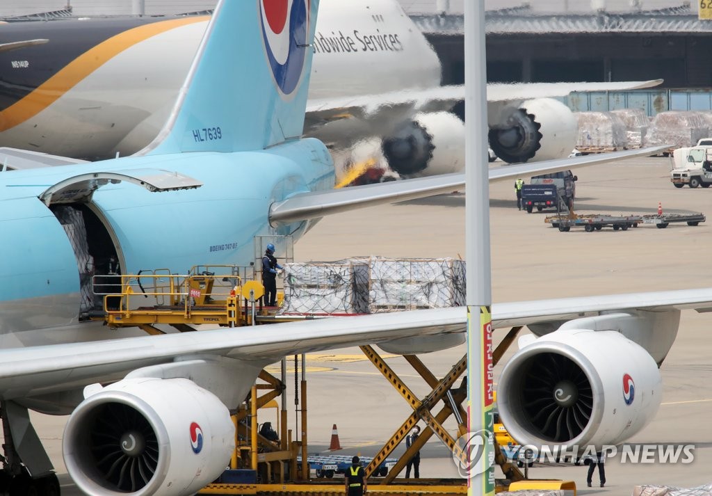 화이자 백신 160만회분, 인천공항 도착