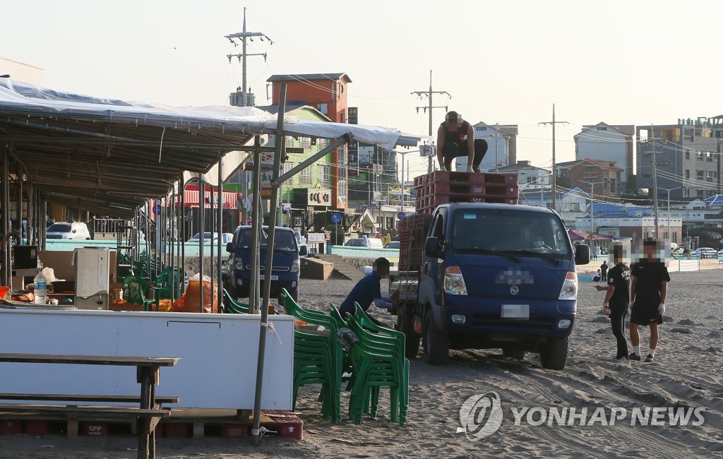 "제주 여름 장사 끝났다 접자"