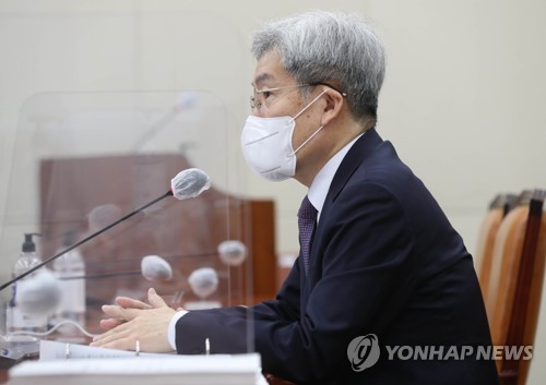 답변하는 고승범 금융위원장 후보자