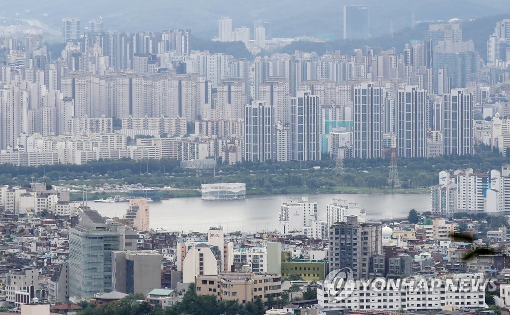 서울 남산에서 바라본 아파트 단지 모습